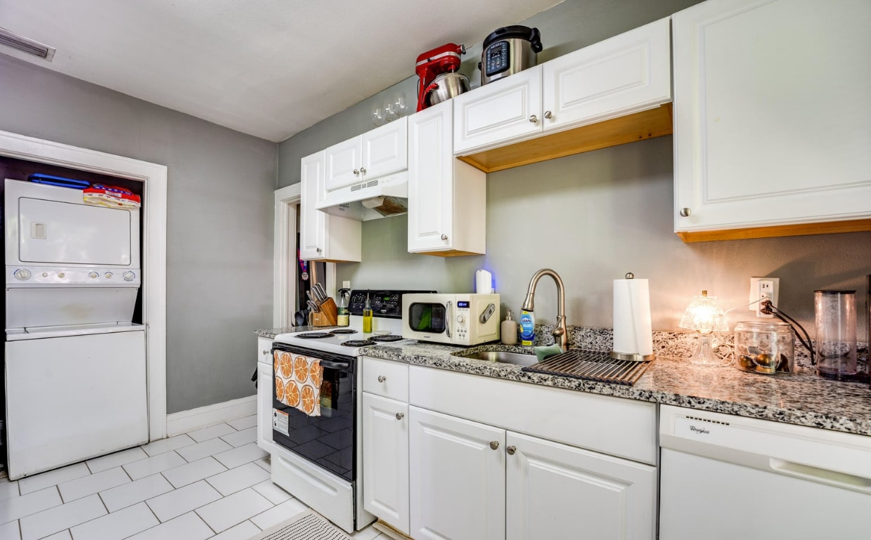 Building Photo - 2651 Dellwood Ave