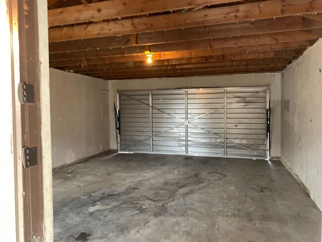 Building Photo - 4401 Parkwood Ct