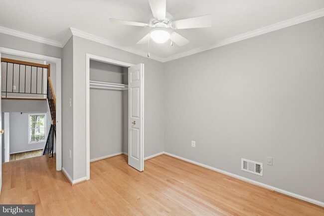 Building Photo - 6924 Mclean Park Manor Ct