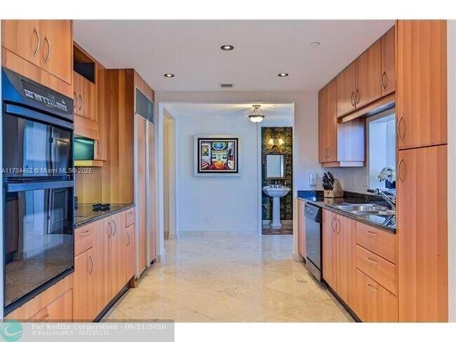 Building Photo - 2100 N Ocean Blvd