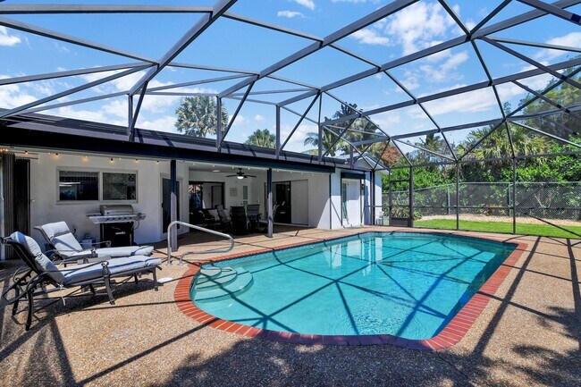 Building Photo - 798 E Boca Raton Rd