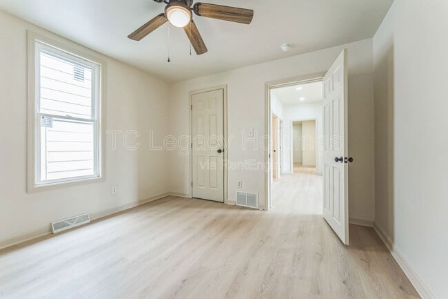 Building Photo - 421 Walnut Ave