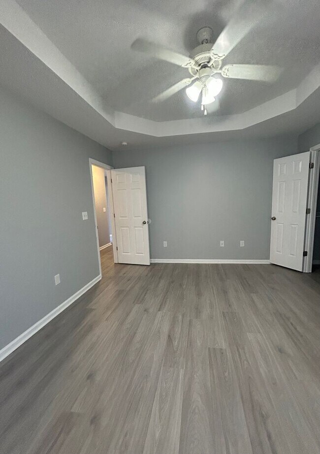 Building Photo - Charming 3BR /2BA  Home with many upgrades...