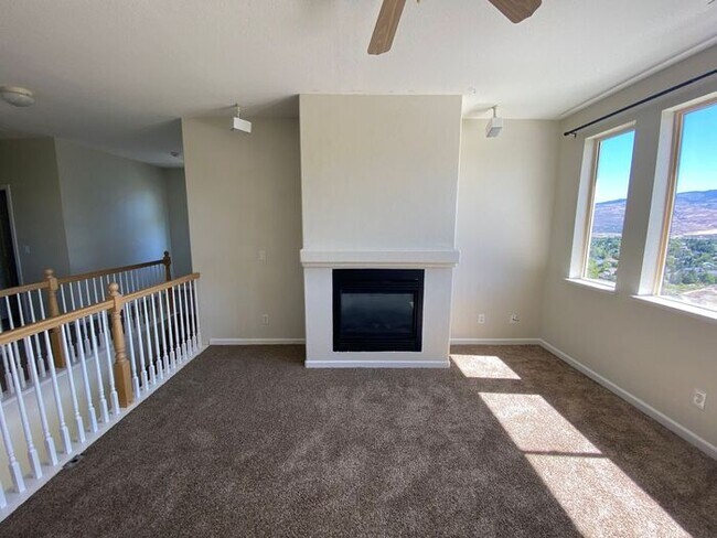Building Photo - NW Reno 4 Bedroom Home - Mountain Views