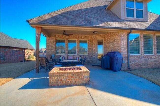 Building Photo - Amazing- Transitional Style Home with Custom Finishes w/ Community Pool- Gated- Edmond Schools