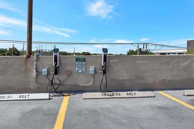 Building Photo - 2421 NE 65th St