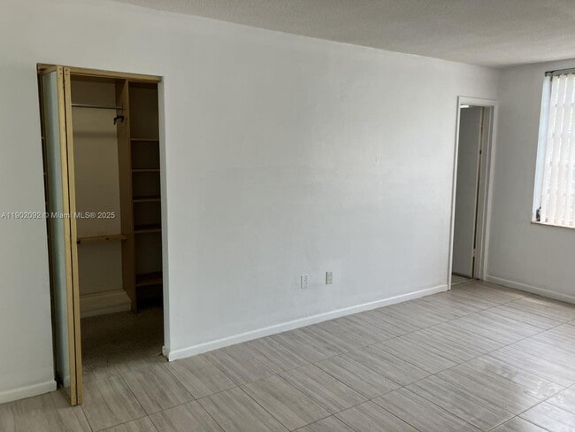 Building Photo - 1601 NE 191st St