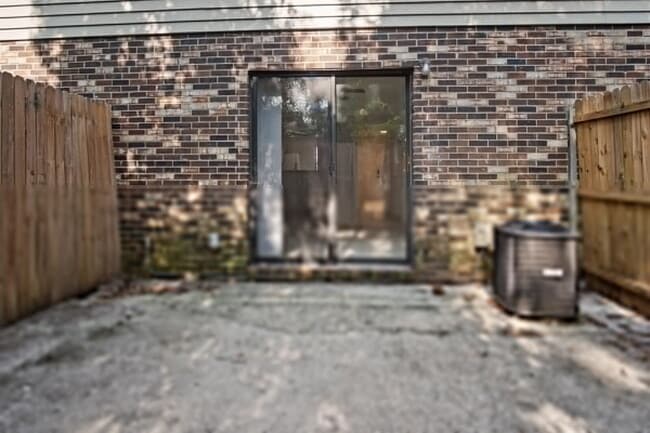 Building Photo - Spring Park 2 Bedroom / 2.5 Bathroom Townhouse For Rent
