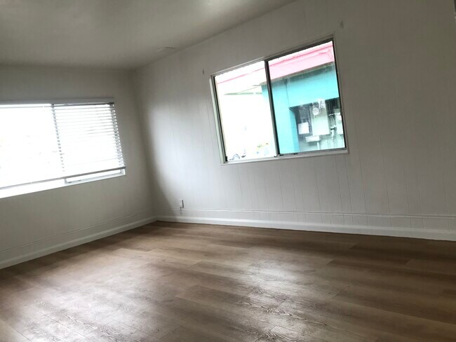 Building Photo - 1110 Buena Vista Ave