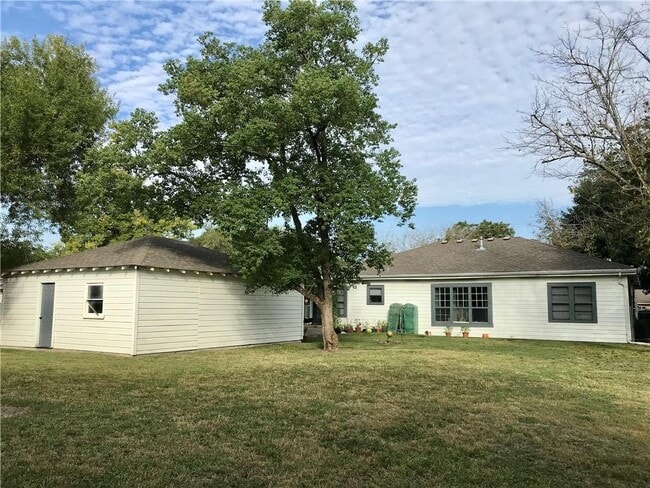 Building Photo - 940 Plum St