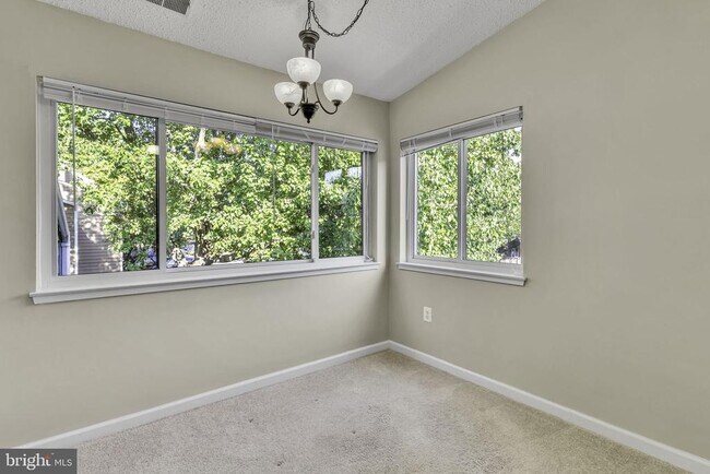 Building Photo - 11041 Villaridge Ct
