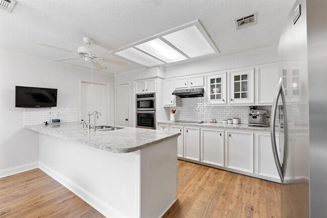 Building Photo - 12210 Ravenmoor Dr