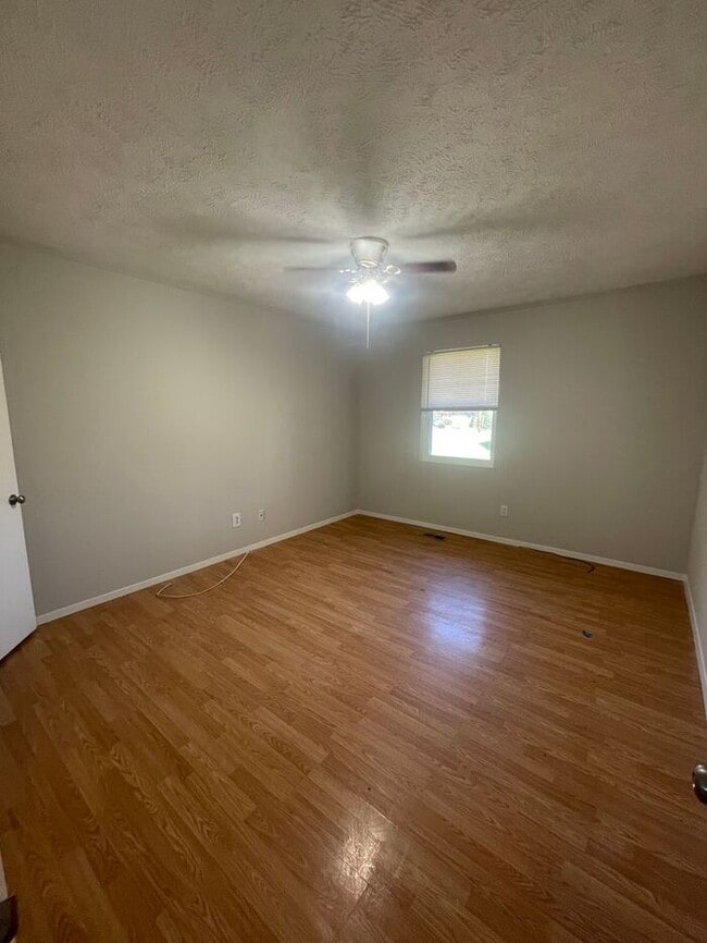 Building Photo - Two Bed/One Bath Centrally Located to West...