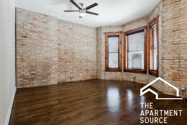 Building Photo - 1758 W Montrose Ave