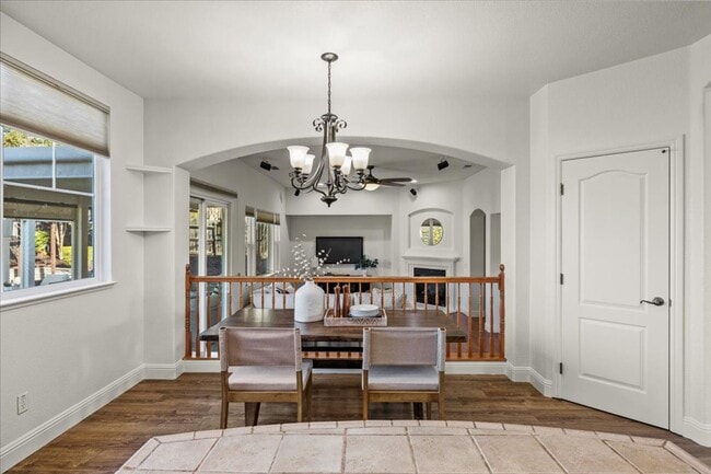 Building Photo - Elegant & Spacious 4 Bedroom Home Near Fol...