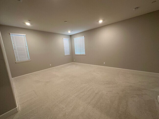 Building Photo - 1561 Osborn Dr