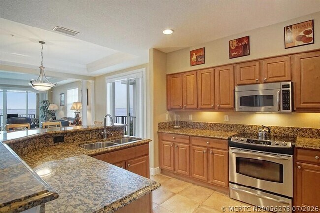 Building Photo - 3736 NE Indian River Dr