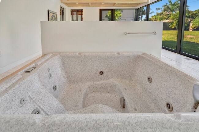 Building Photo - Beautiful West of the Trail 3-Bed/2-Bath H...