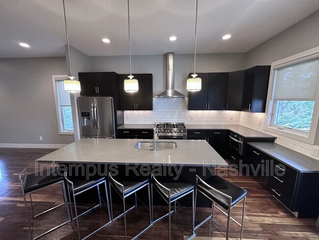 Building Photo - 929 13th Ave S