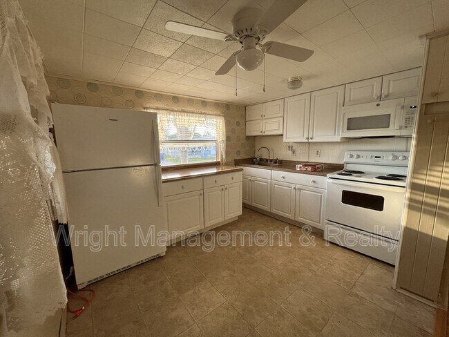 Building Photo - 2050 Lullaby Dr