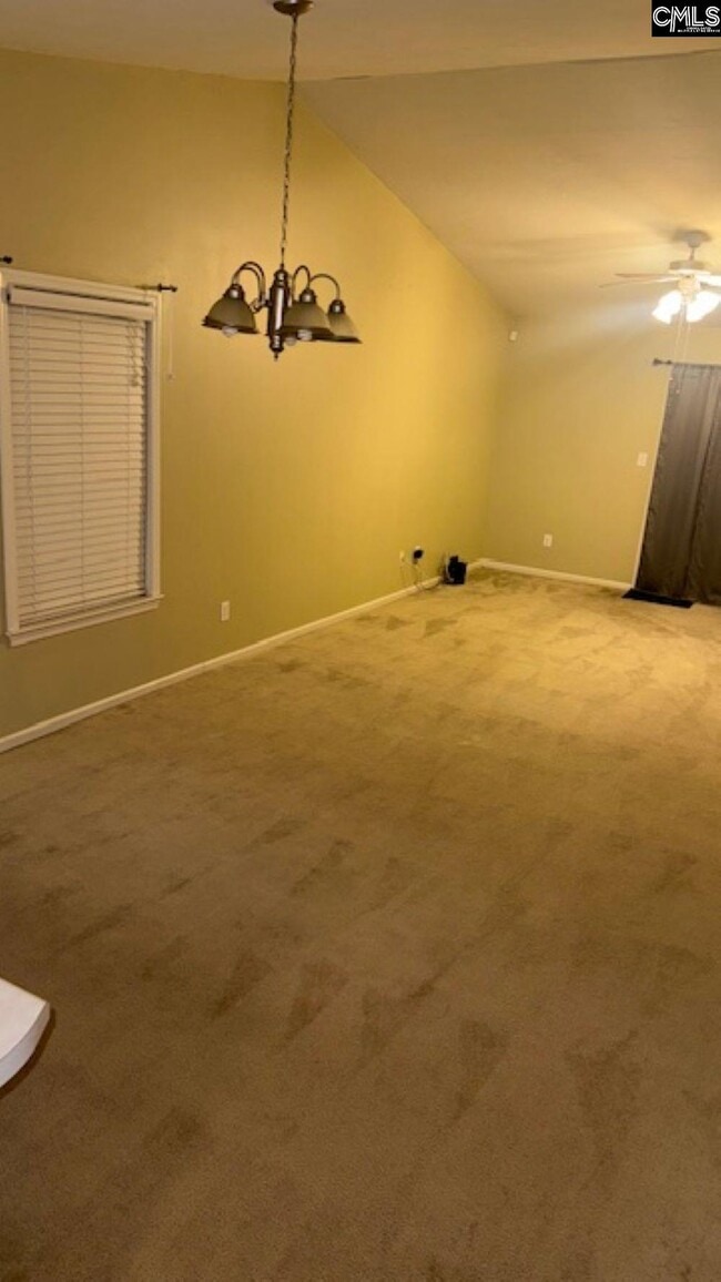 Building Photo - 151 Larkspur Ln