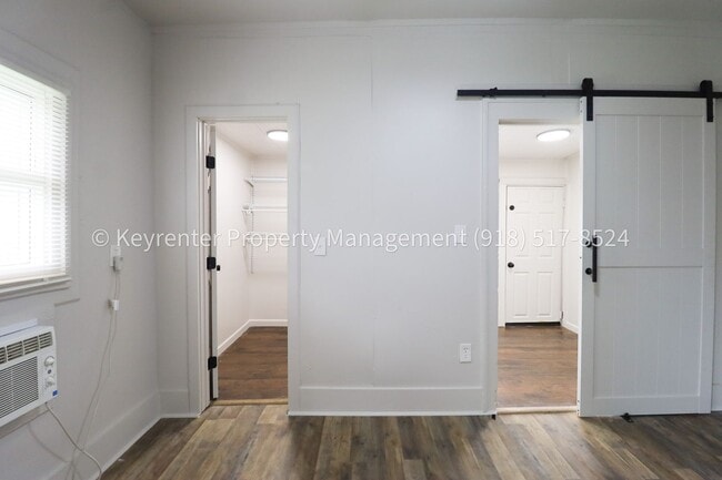 Building Photo - N Rosedale Ave Triplex