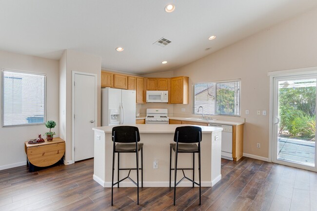 Building Photo - CHARMING 2 BEDROOM HOME IN GATED COMMUNITY...