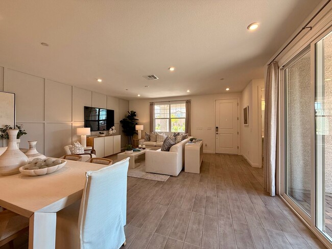 Building Photo - FULLY FURNISHED 3 BED 2.5 BATH 2 CAR GARAG...