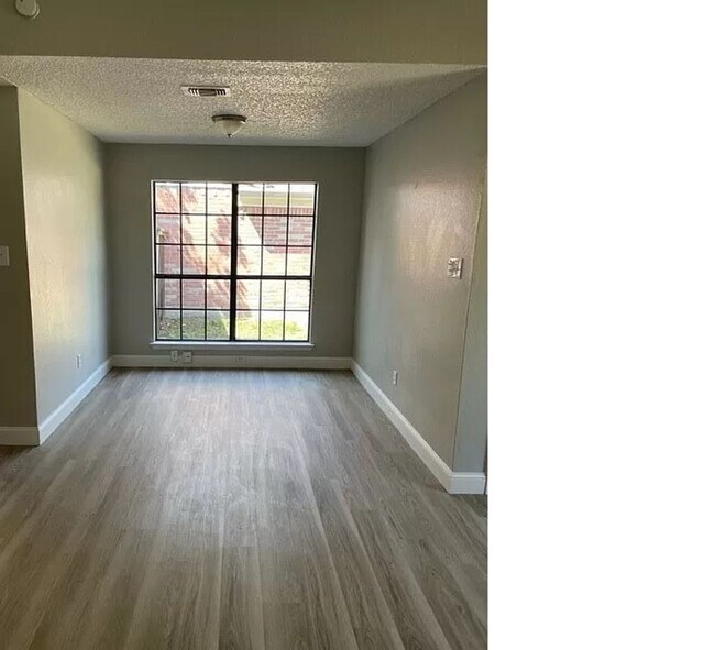 Building Photo - Come and see this well-kept beautiful home today!