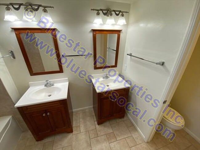 Building Photo - Move In Ready! Beautiful Two Story Home