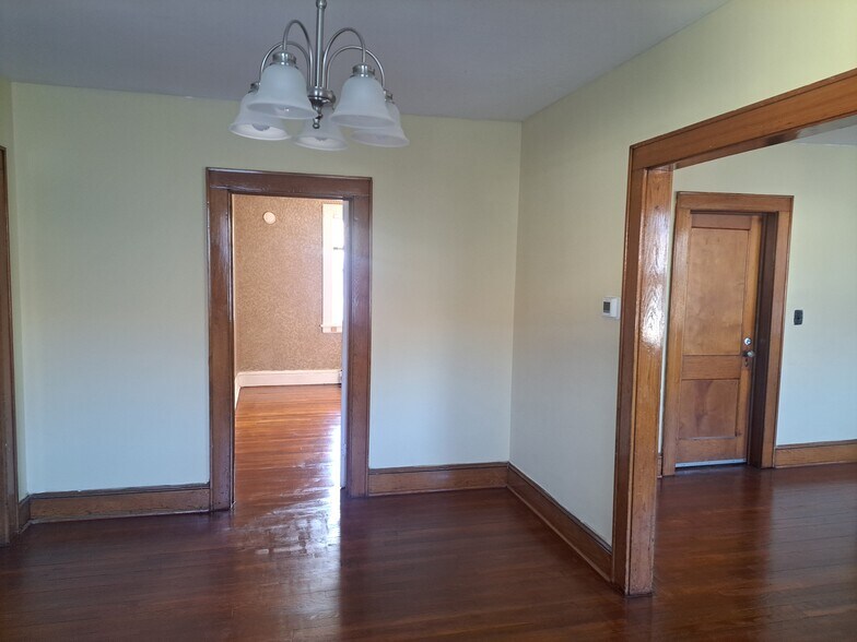 Building Photo - 73 Birdsey St