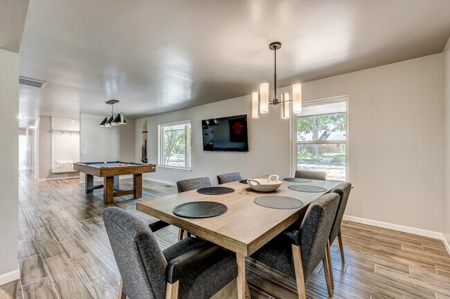 Building Photo - 11 N Pecan Dr