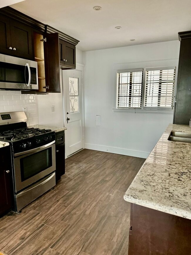 Building Photo - Completely remodel 1 bedroom apartment in ...