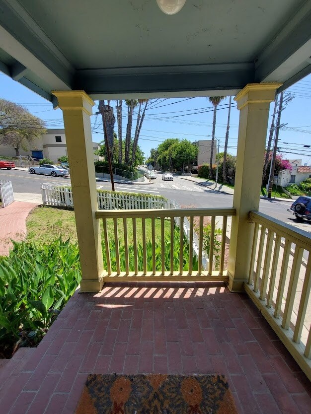 Primary Photo - 817 Lucile Ave