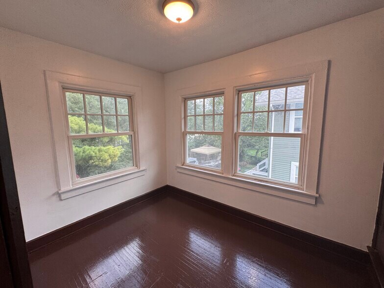 Building Photo - 1098 Miller Ave