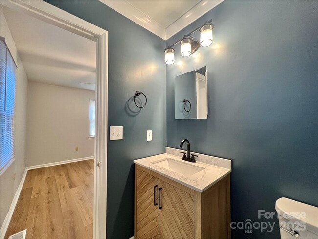 Building Photo - 1604 N Davidson St