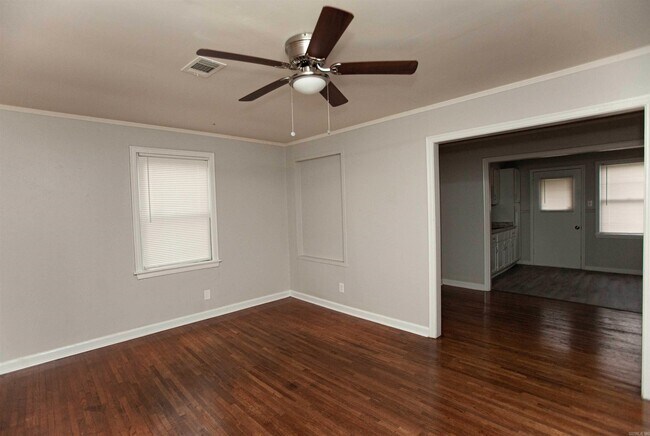Building Photo - 301 Boggs St