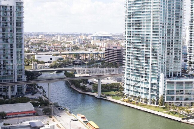 Building Photo - 68 SE 6th St