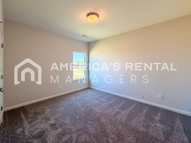 Building Photo - Southern Charm Meets Contemporary Style in Tuscaloosa! Sign a 13-month lease by 5/15/2026 and rec...