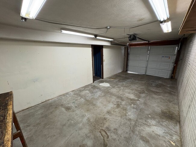 Building Photo - Spacious Single-Family Home with Fenced Backyard & Attached Garage
