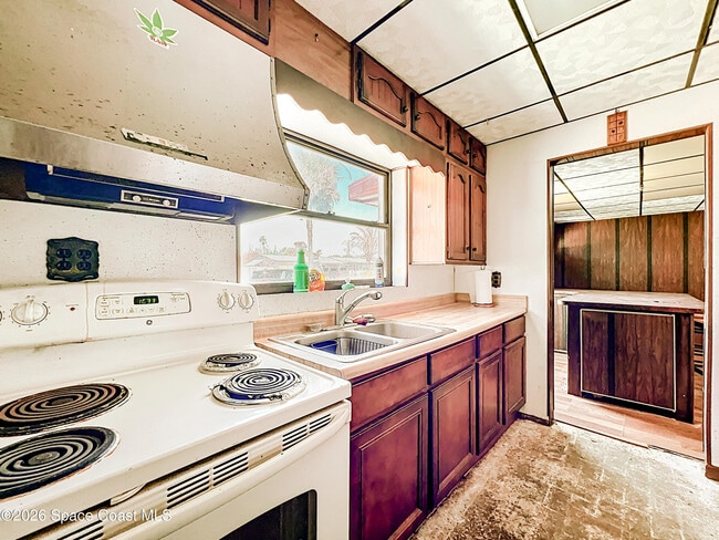 Building Photo - 122 Eden Ave