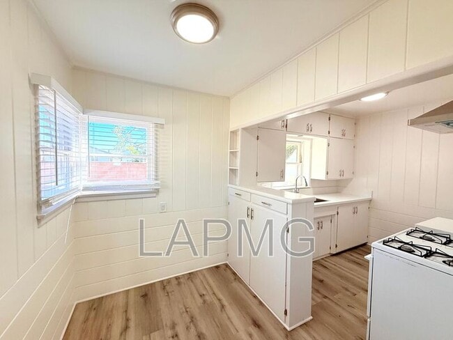 Building Photo - 6200 N Muscatel Ave