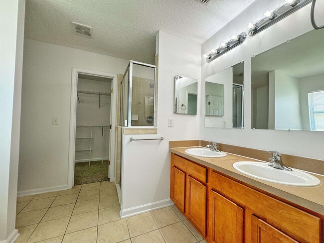 Building Photo - 1709 S Summer Ridge Ct