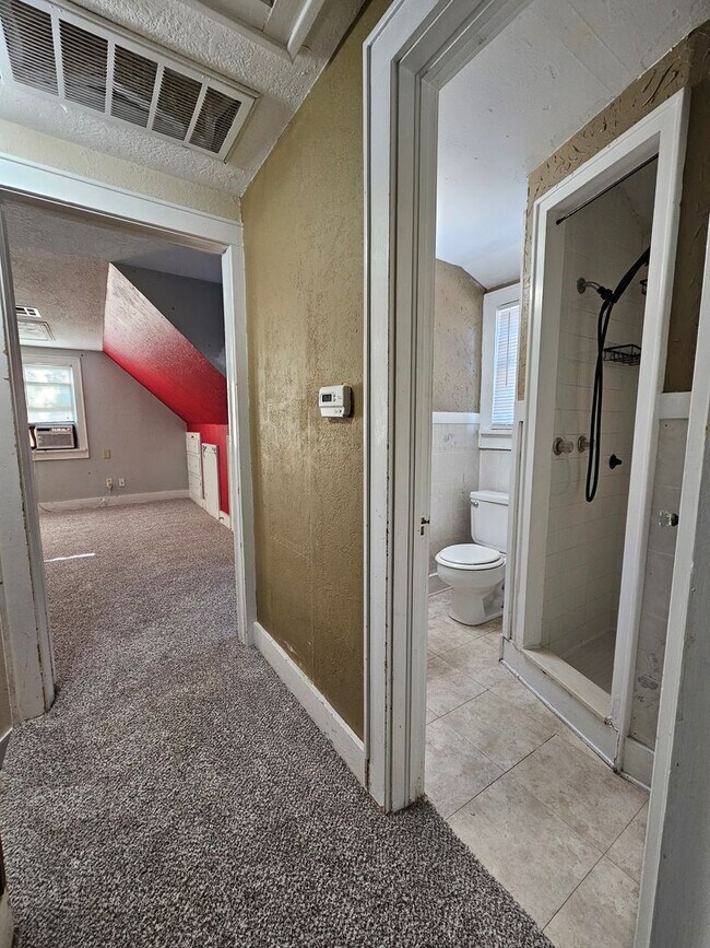 Building Photo - Short-Term Rental ONLY - (4) Bed, (3) Bath with (2) Living Areas Avail NOW!