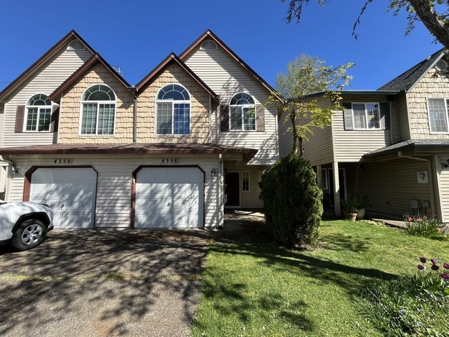 Building Photo - Spacious 3 Bedroom Home with Open Layout, Vaulted Bedrooms & Trail Access