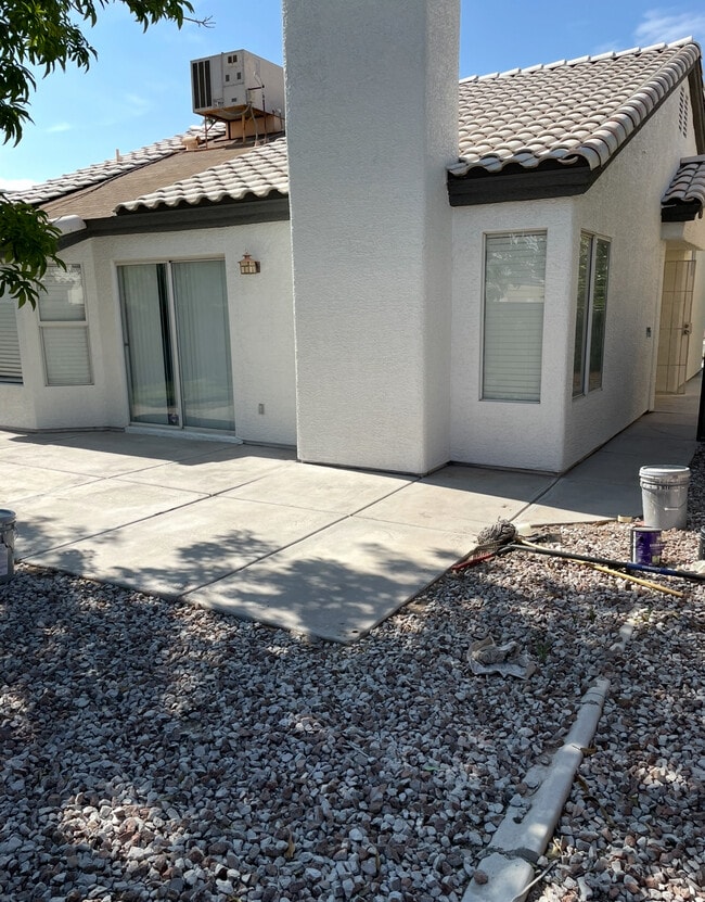 Building Photo - 6101 Wild Berry Dr