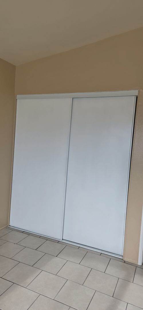 Building Photo - 821 N Vineyard Ave