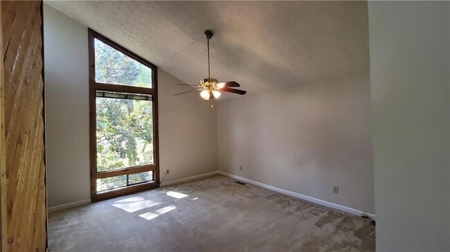 Building Photo - 4621 Kings Crossing Dr NE