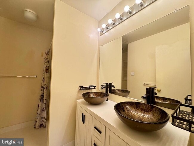 Building Photo - 4711 Leyden Way