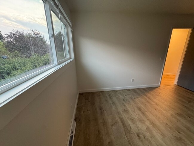 Building Photo - FULLY GUTTED & RENOVATED 5-Bedroom Home in...